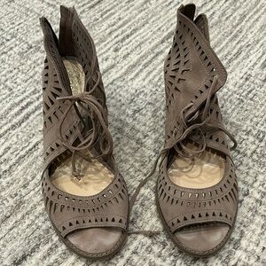Vince camuto open toe heel.